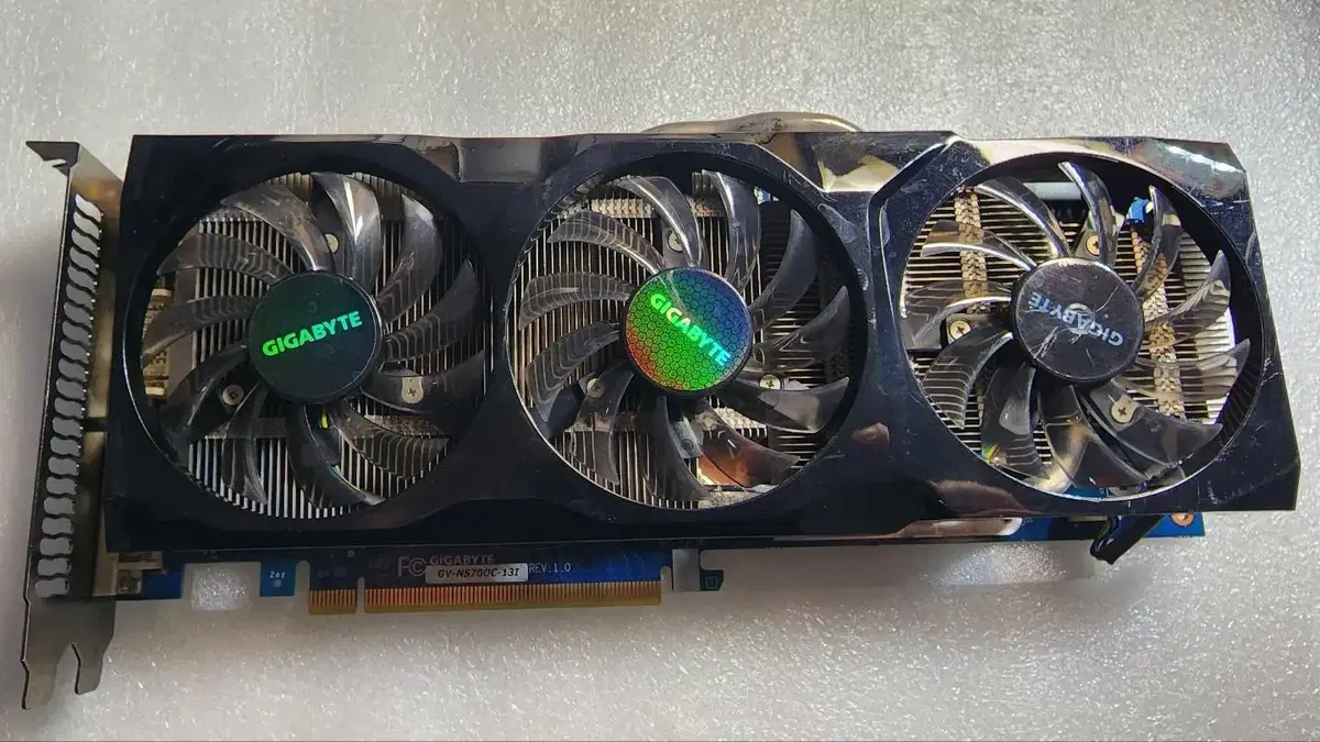 기가바이트 GeForce GTX 570 1.3G 판매 합니다.